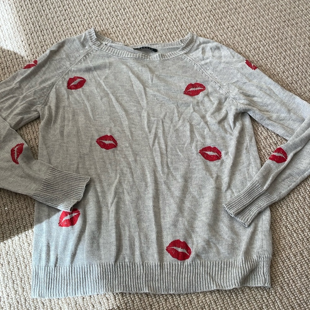 Lip graphic lightweight sweater